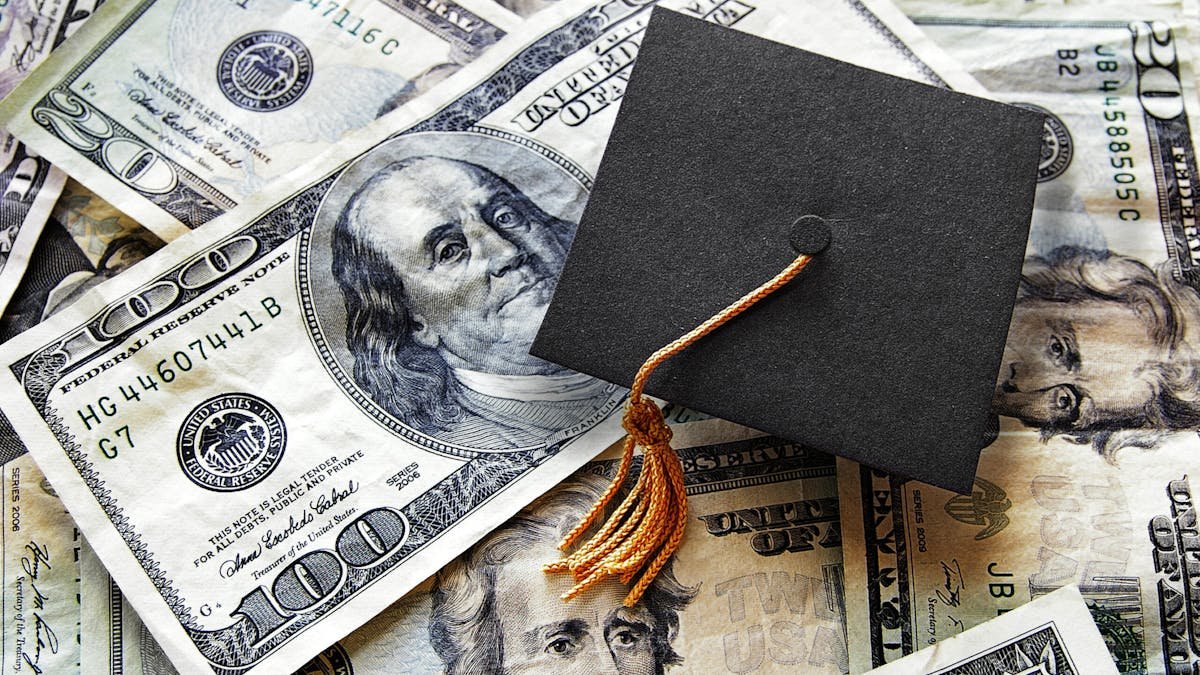Trump Administration Ties Federal Student Loans to Graduate Earnings