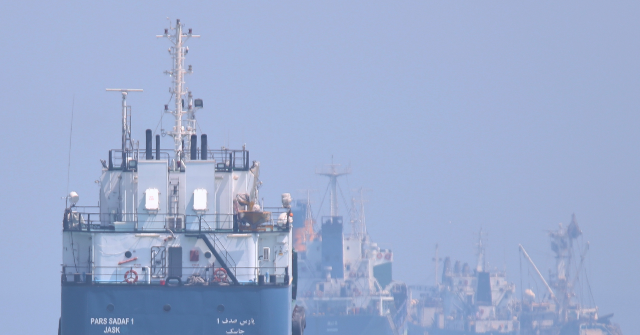 Saudi Arabia Resumes Oil Loadings at Hormuz Terminals, Defying Iran Threats