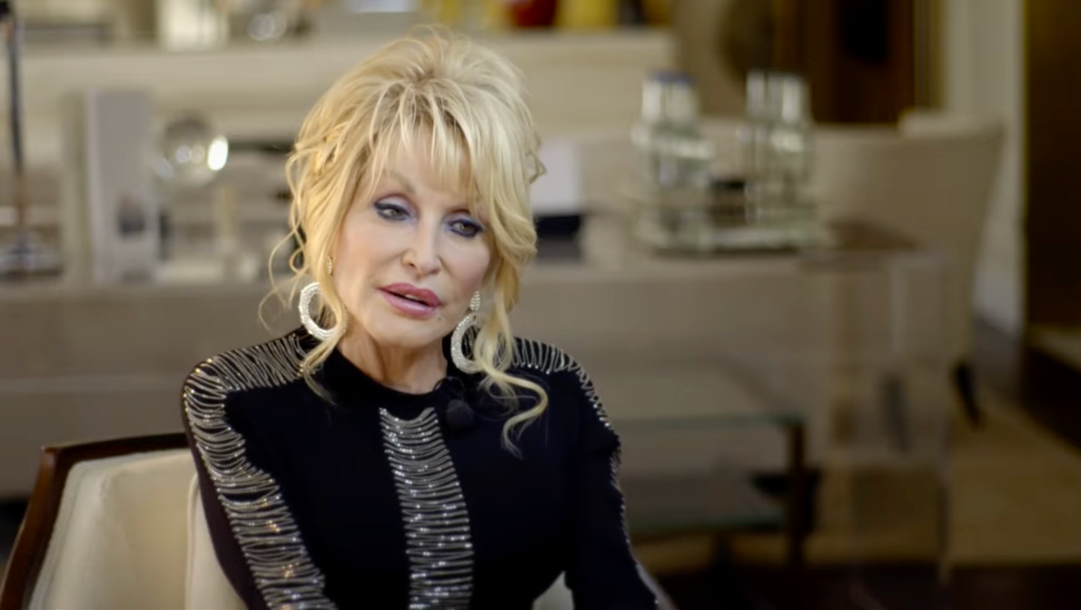 Dolly Parton Dies at 80, Leaving a Legacy of Graceful Aging—Unlike Clooney and Madonna