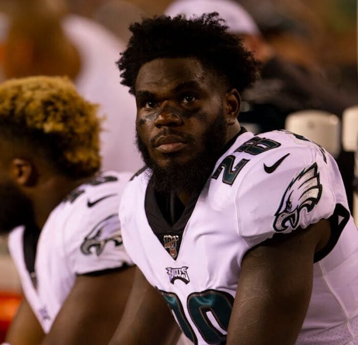 Ex-Eagles Super Bowl champ could get early prison release to be with dying daughter