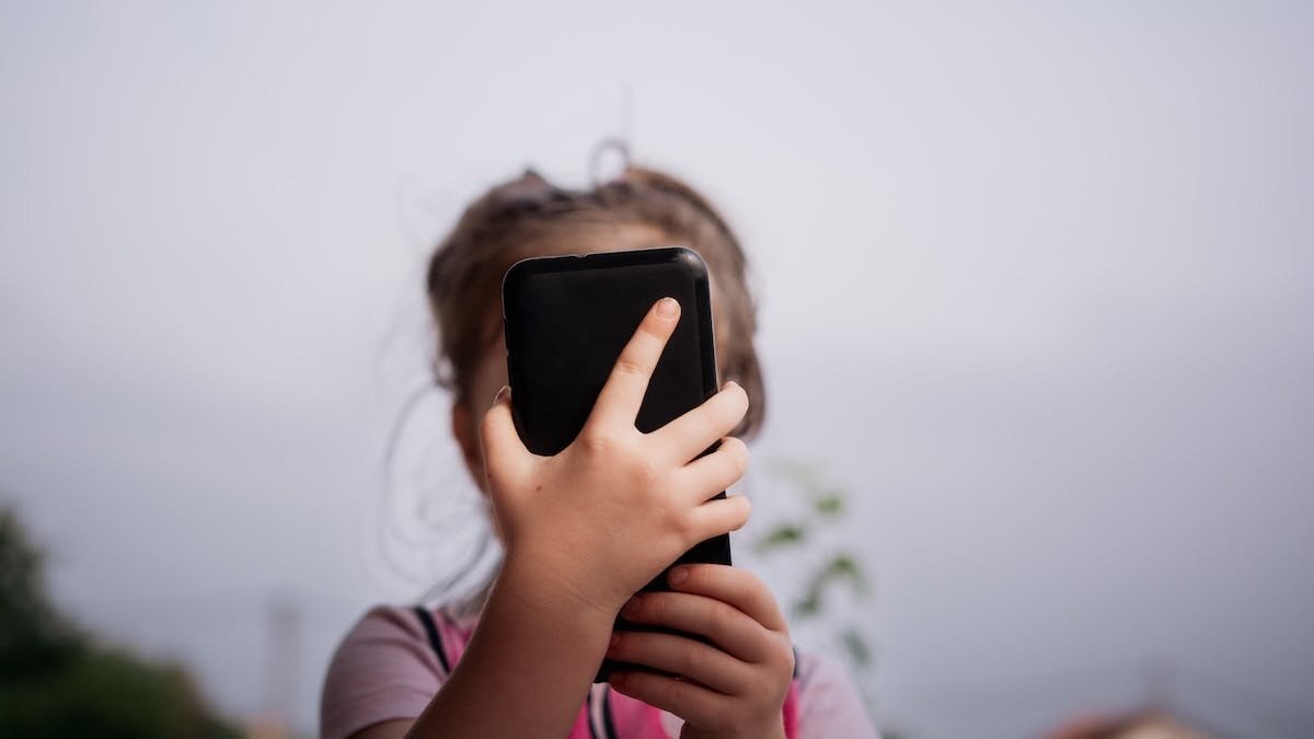 Roblox's New Safety Features Still Leave Kids Exposed, Experts Warn