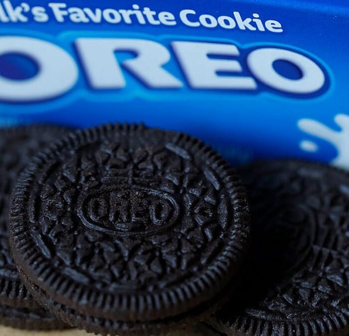 Kindergarten Mom's Anti-Oreo Crusade Backfires Spectacularly in Group Chat Meltdown