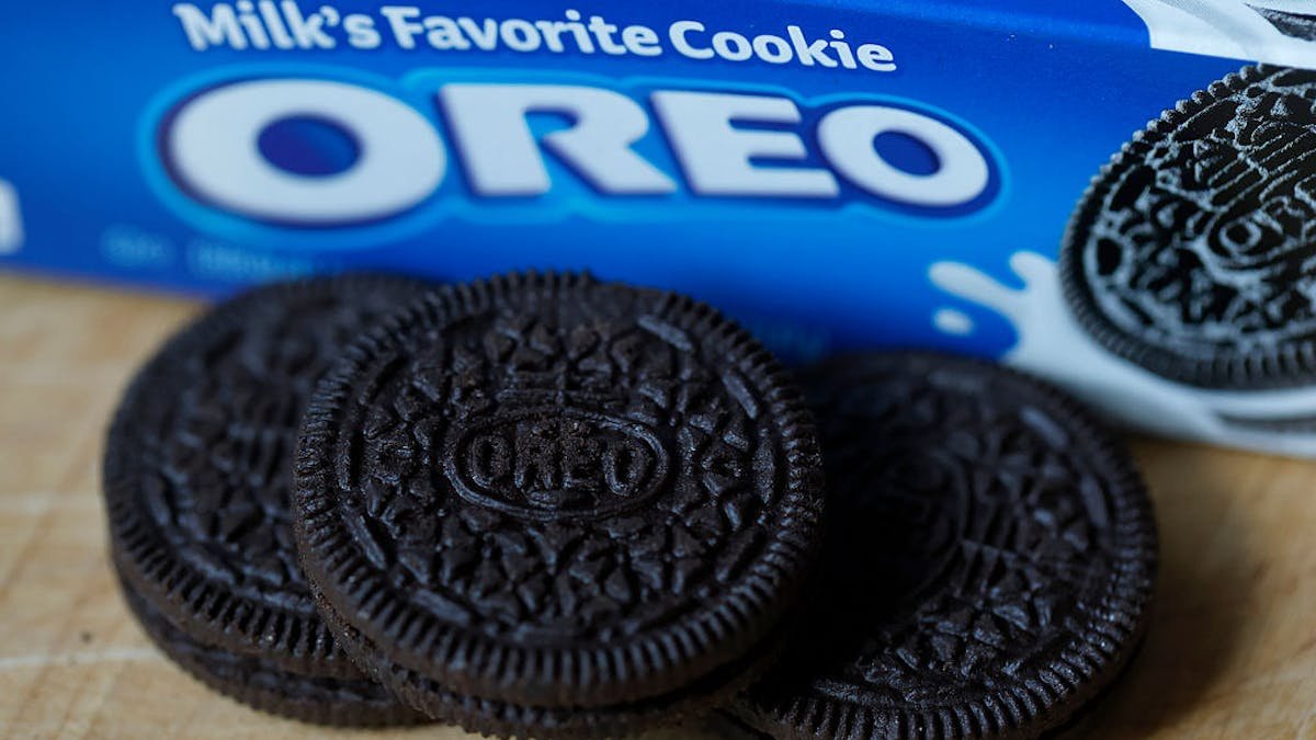 Kindergarten Mom's Anti-Oreo Crusade Backfires Spectacularly in Group Chat Meltdown