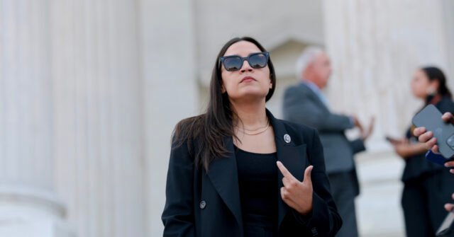 Consumer Confidence Slips Again as Midterms Approach, Expectations Turn Grim