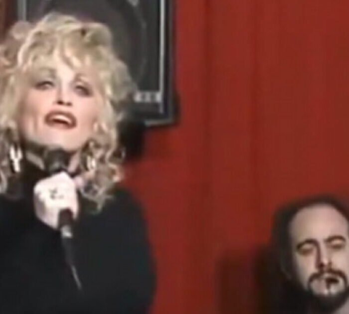 Remembering Dolly Parton: The Viral Story of Her 1990 Pub Sing-Along in Ireland