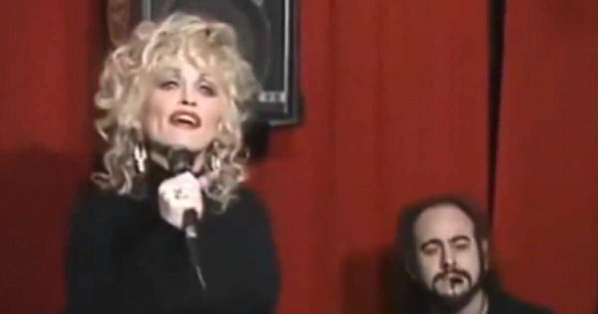 Remembering Dolly Parton: The Viral Story of Her 1990 Pub Sing-Along in Ireland