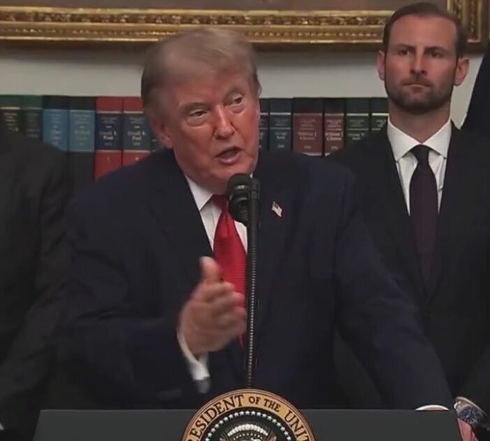 Trump Blasts Fed Governors Over Rates at White House Crypto Summit