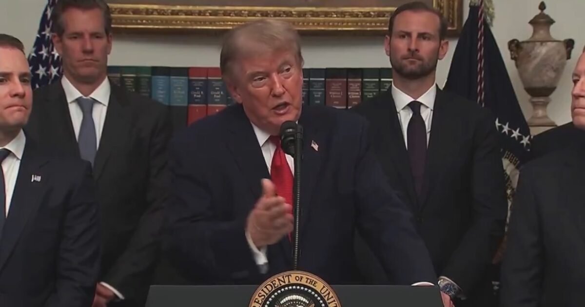 Trump Blasts Fed Governors Over Rates at White House Crypto Summit
