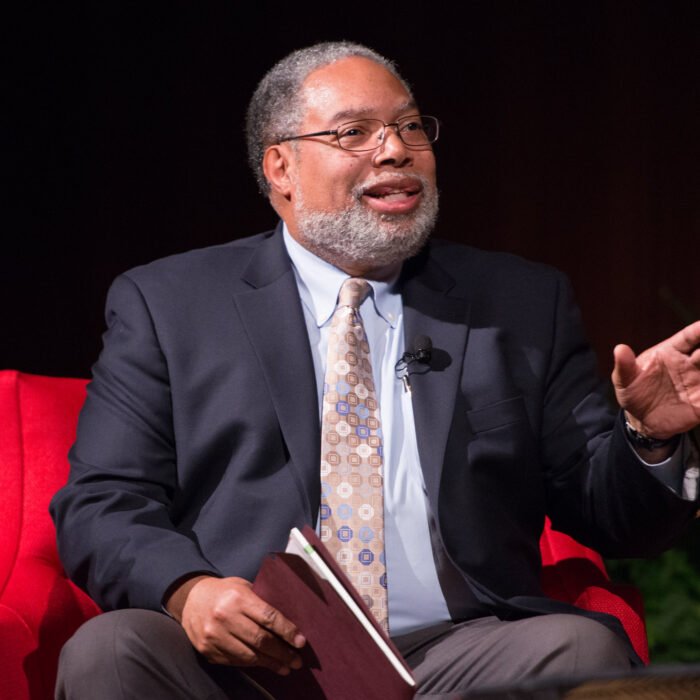 Smithsonian Secretary Lonnie Bunch Resigns Amid Conservative Criticism