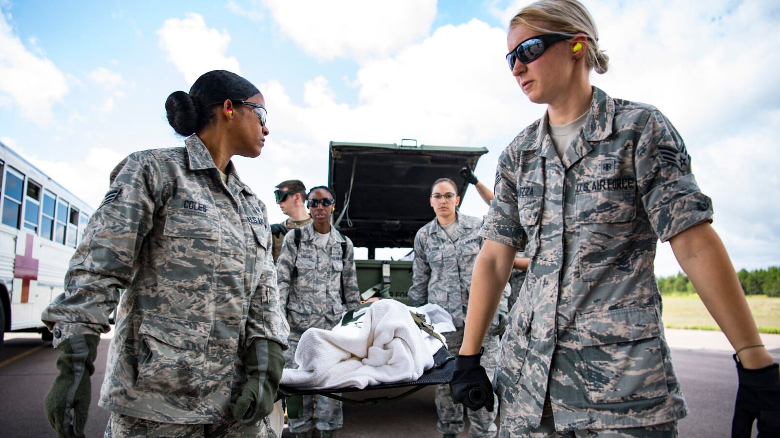 Democrats Back Pentagon Program to Freeze Eggs, Sperm for Troops — Critics Blast 'Distraction'