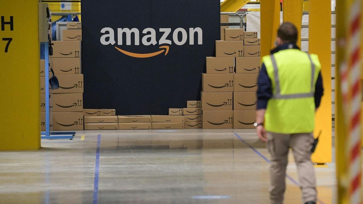 Amazon Gives Every US Employee Uncapped Grocery Discount, Raises Starting Pay to $20 an Hour