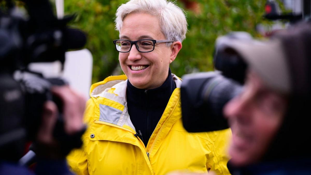 Poll Shocker: GOP's Christine Drazan Edges Gov. Tina Kotek in Deep-Blue Oregon