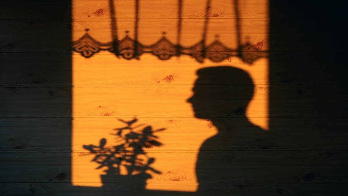 Therapist Praises 'No Contact' Book for Exposing How Estrangement Became Normalized in America