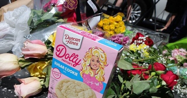 Dolly Parton's Walk of Fame Star Vandalized Days After Her Death as Repairs Begin