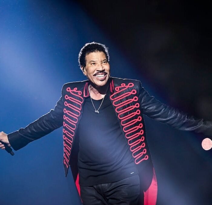 Lionel Richie Hospitalized in ICU After Requesting Chair During St. Louis Show