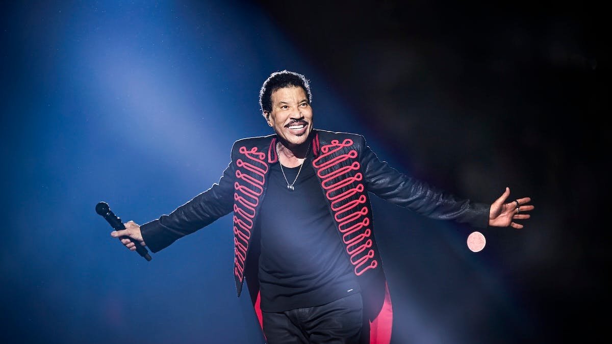 Lionel Richie Hospitalized in ICU After Requesting Chair During St. Louis Show