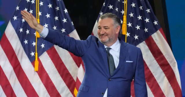 Ted Cruz Booed Off ESPN's College GameDay as Texas Fans Chant 'Ted, You Suck!'