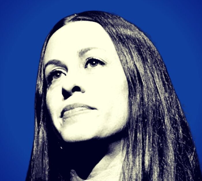 Alanis Morissette Sues Ex-Tour Manager for Fraud and Extortion, Alleges Blackmail Over Airport Drug Claims