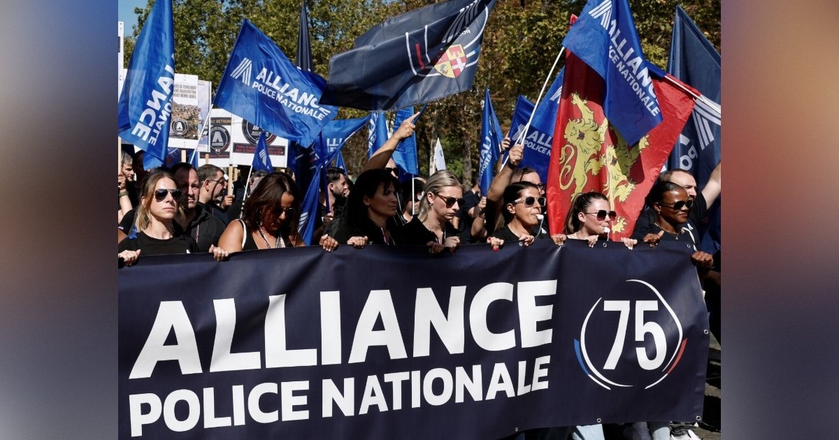 French Police Flood Paris Streets as Thousands March on National Assembly Over Stalled Pay