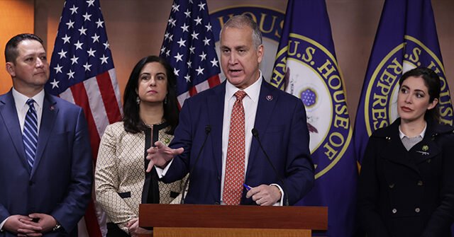 GOP Rep. Diaz-Balart: Detaining Legal Immigration Applicants 'Disincentivizes' Rule-Following