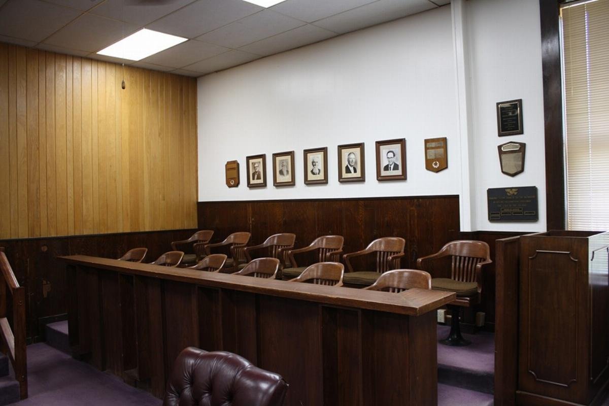 Commentary: Replacing 'foreperson' with a male juror won't fix the Clancy deadlock