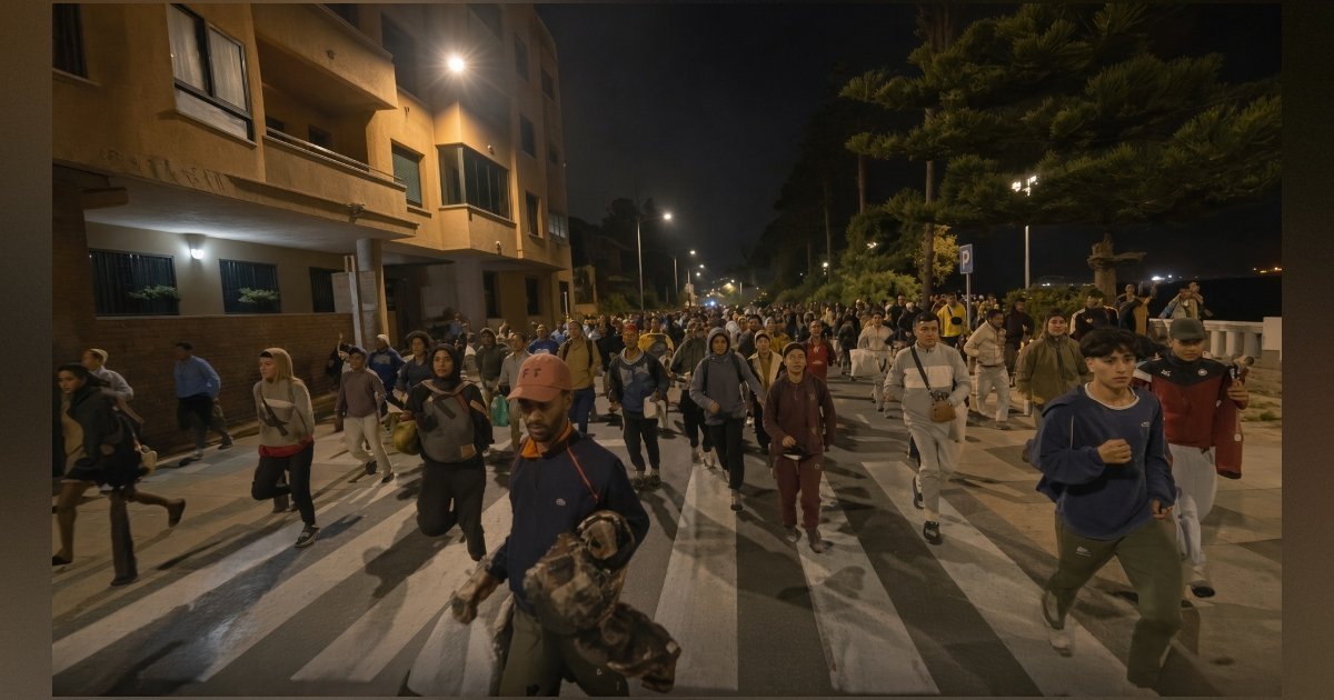 Spanish Police Fire Warning Shots as Thousands of Migrants Stampede for 1,700 Spots in Ceuta Port Camp