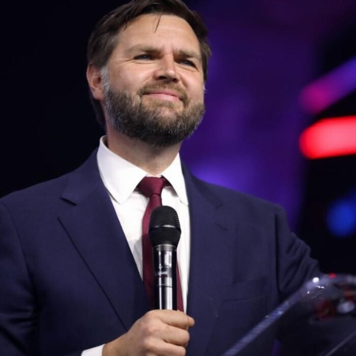 American Thinker Column Frames JD Vance's Midterm Speech as a Visual Contrast Between Right and Left
