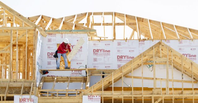 Homebuilder Confidence Crashes to 14-Year Low as Mortgage Rates Top 7% and Builders Slash Prices