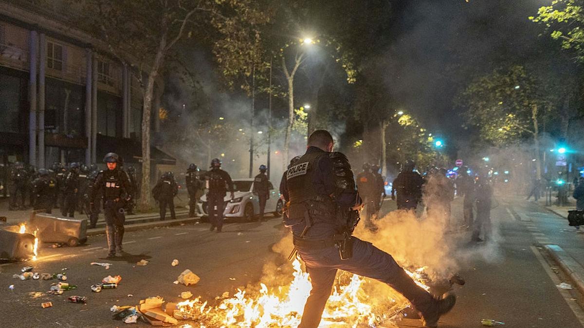 320,000 Protesters Flood Paris Streets as Masked Rioters Hurl Molotov Cocktails at Police